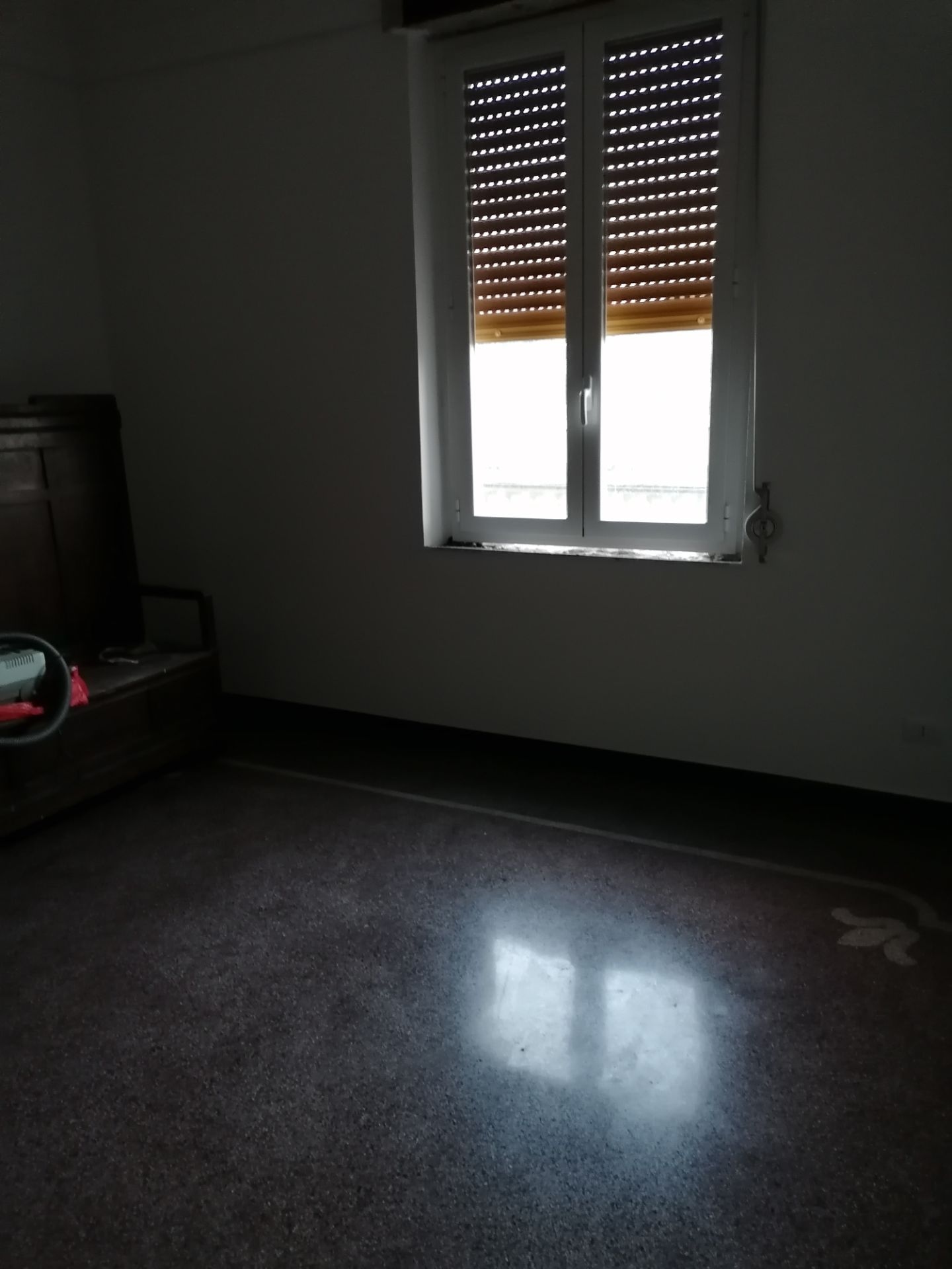 Luminoso trilocale con balcone a Castelletto