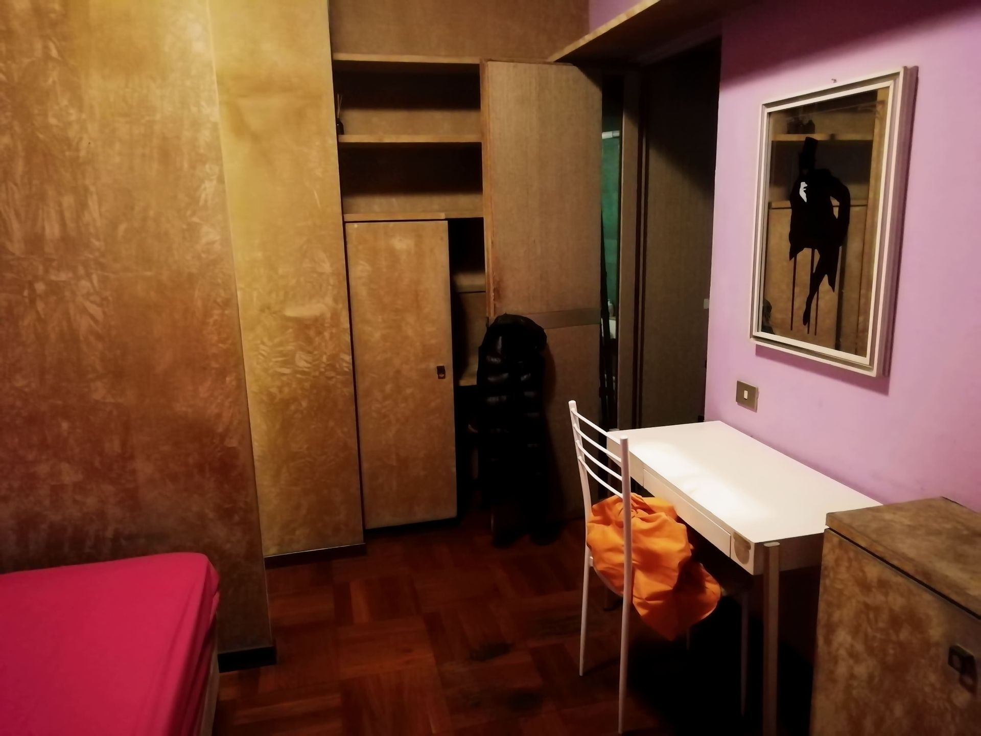 Stanza singola con balcone e angolo studio