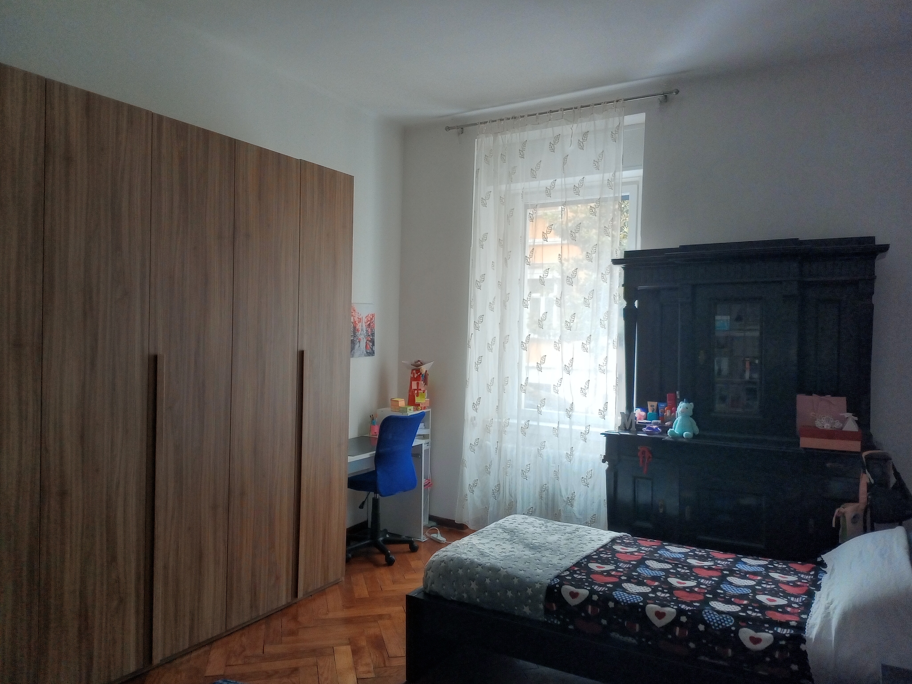 Accogliente stanza doppia con grande spazio