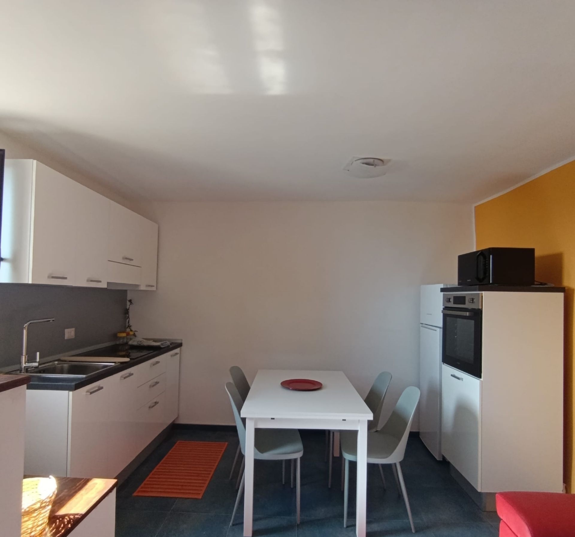 Accogliente appartamento arredato con balconi vista mare