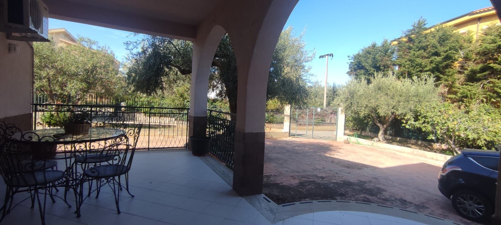 Villa luminosa con giardino e terrazza