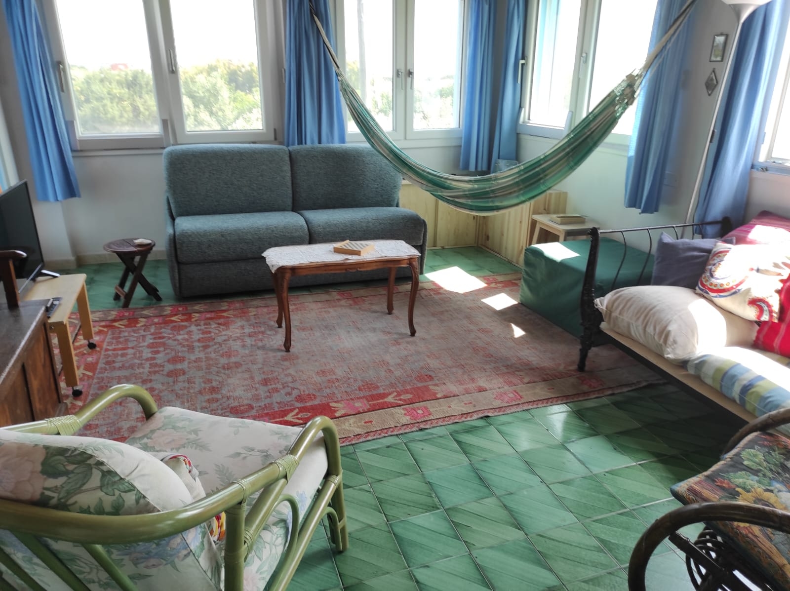 Elegante villa arredata a Olbia con giardino