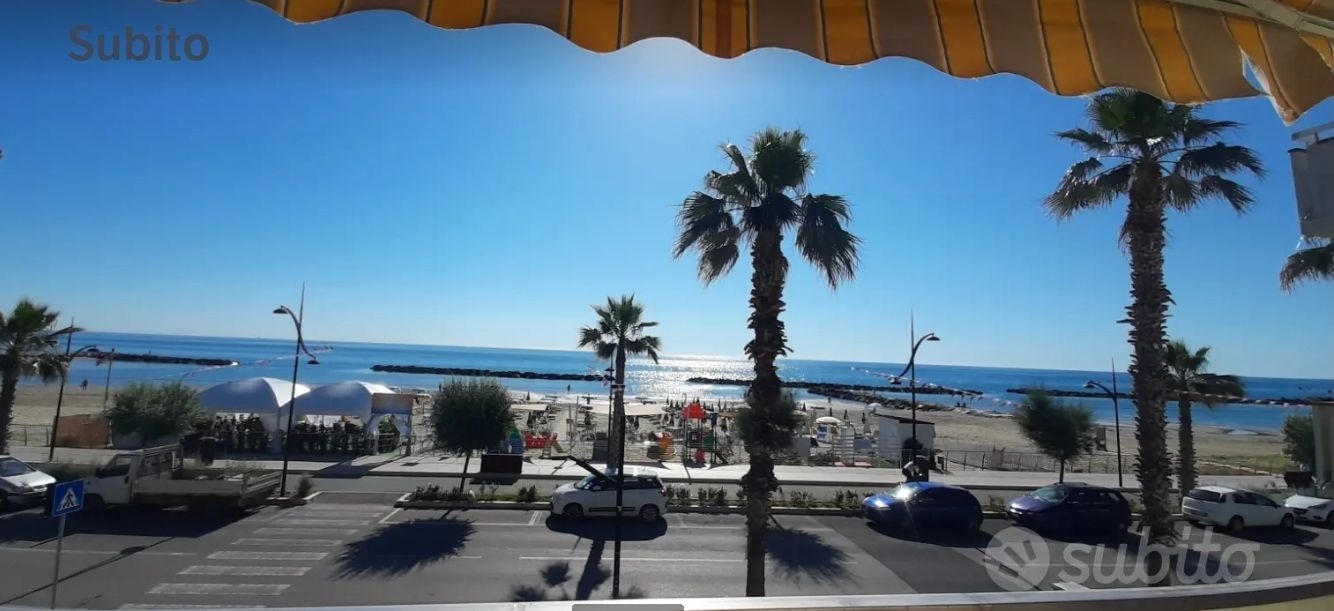 Fuga sul Lungomare: bilocale con balcone