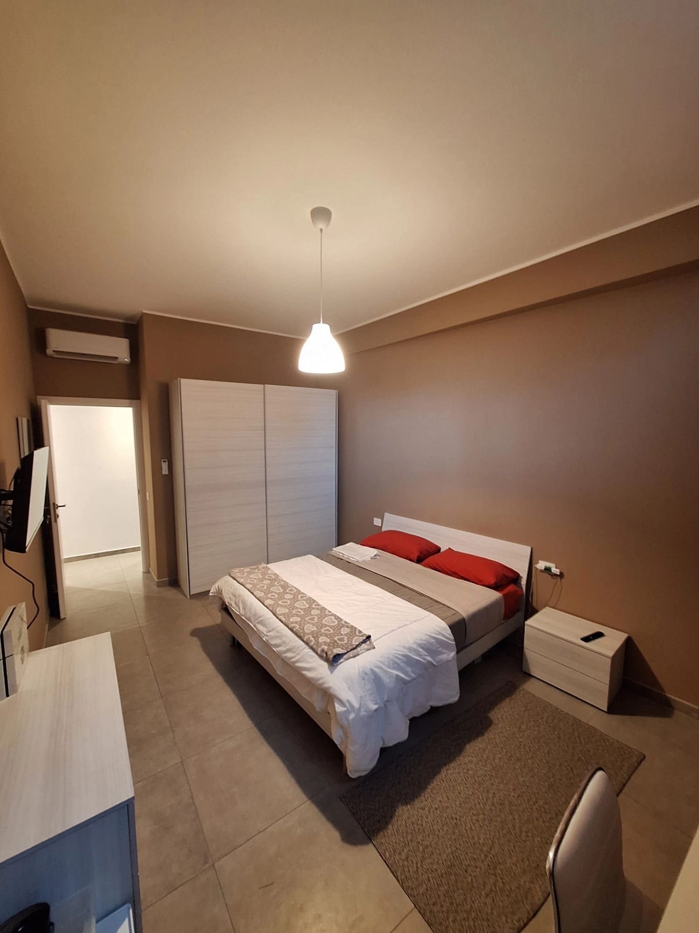 Stanza singola spaziosa con aria condizionata