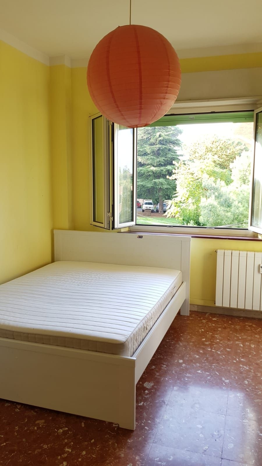 Stanza singola comoda per studiare