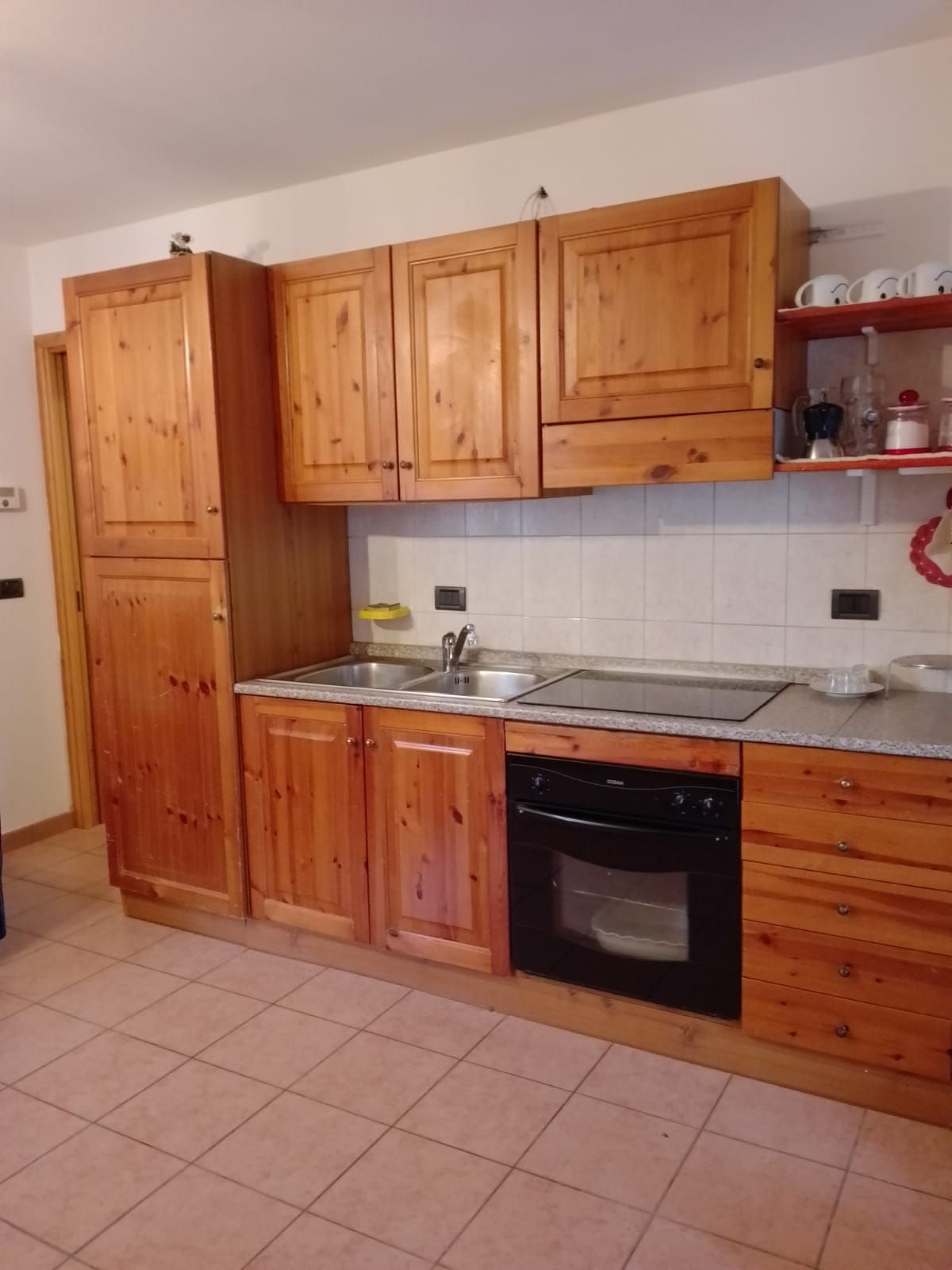 Accogliente trilocale arredato con balcone