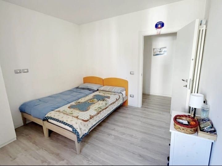 Camera singola tranquilla e funzionale