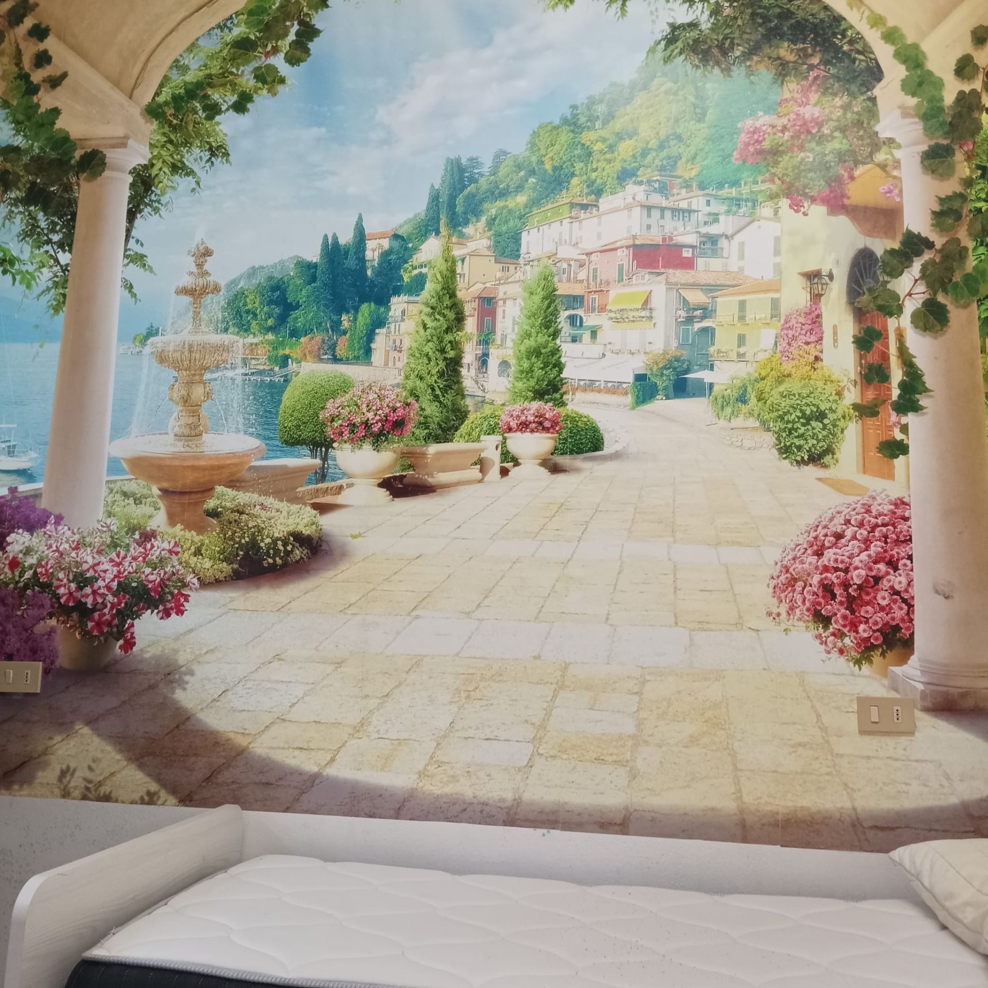 Stanza singola tranquilla con tende oscuranti