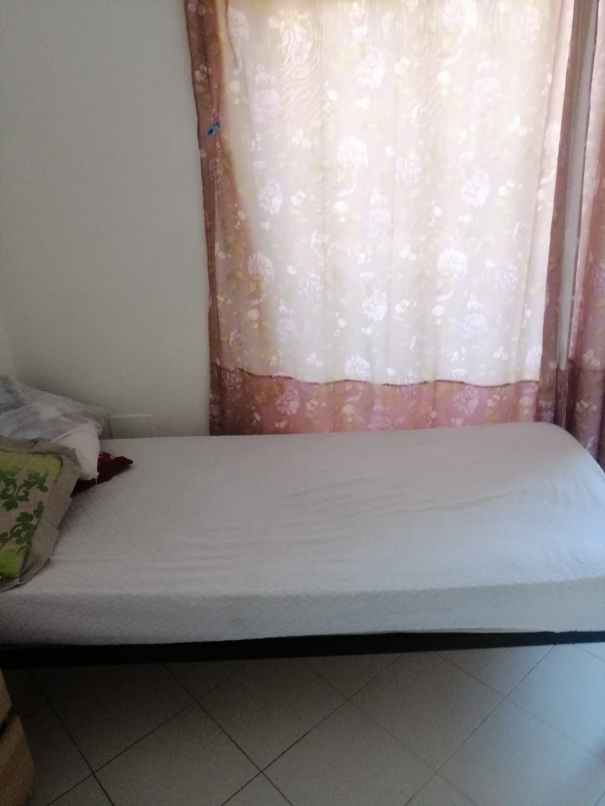 Monolocale arredato con comfort essenziali