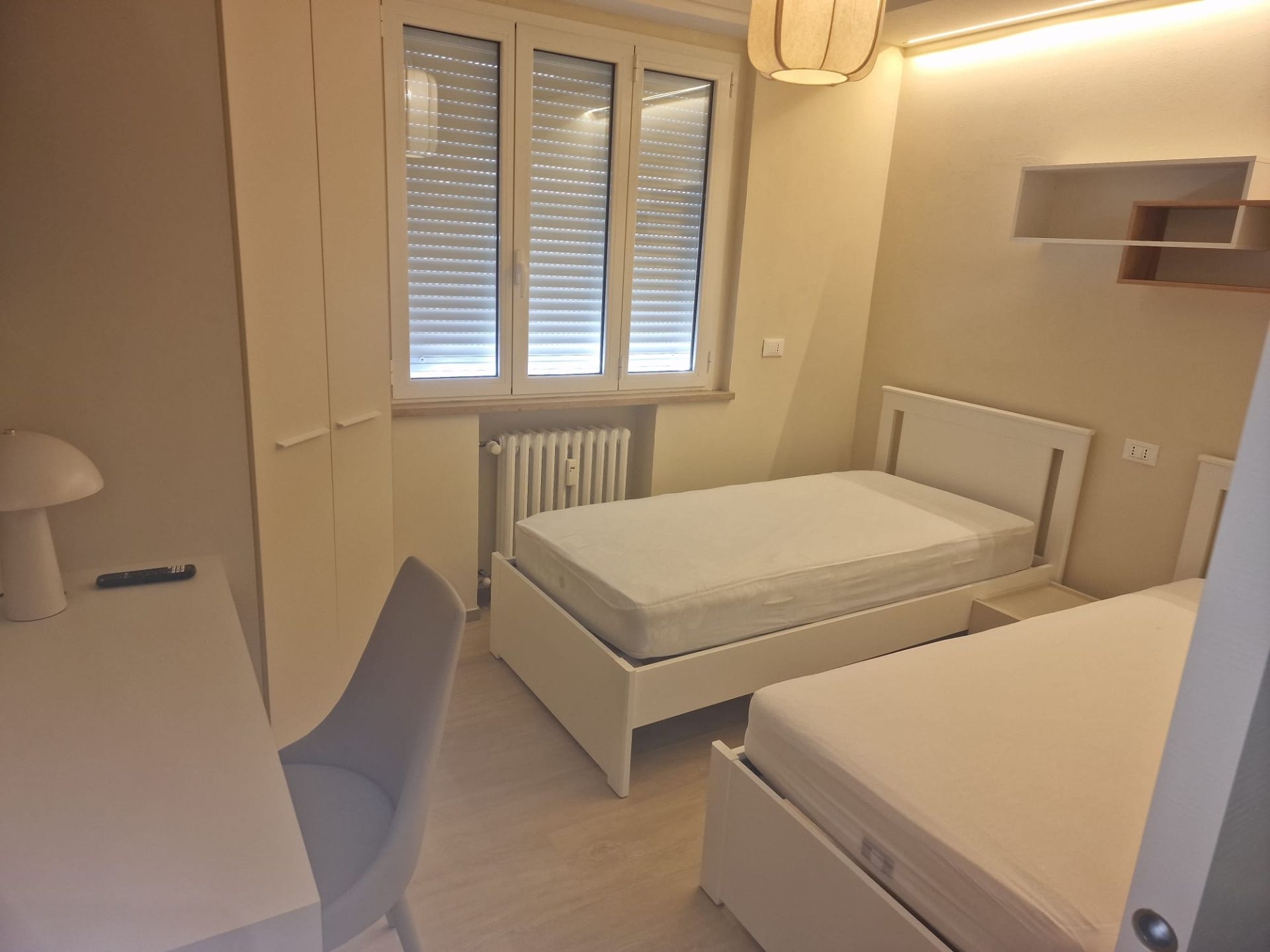 Posto letto in doppia con scrivania