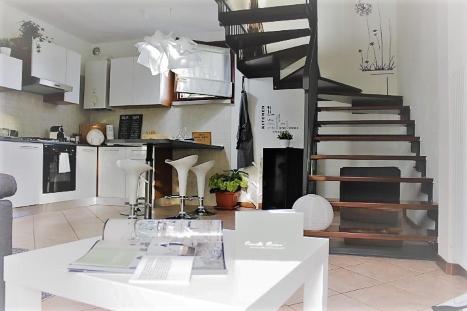 Monolocale moderno con condominio tranquillo