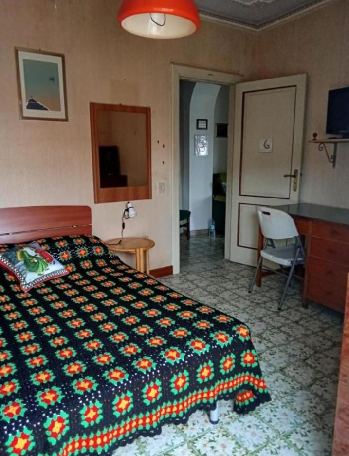 Camera doppia anche ad uso singolo con bagno privato — fresco e comodo