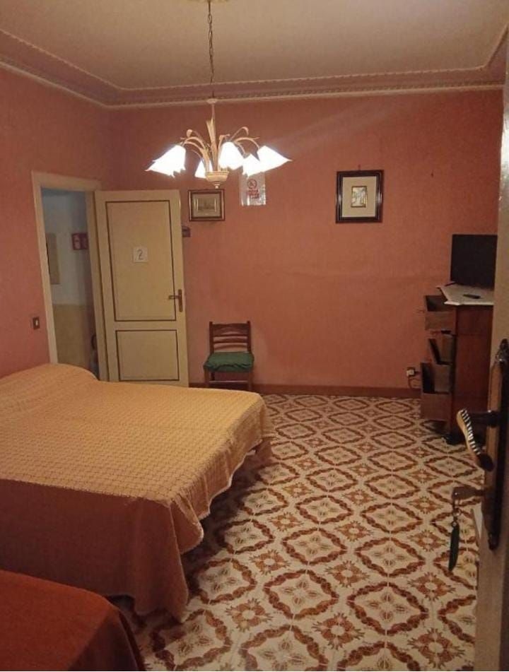 Camera Matrimoniale con Lettino e Bagno Privato