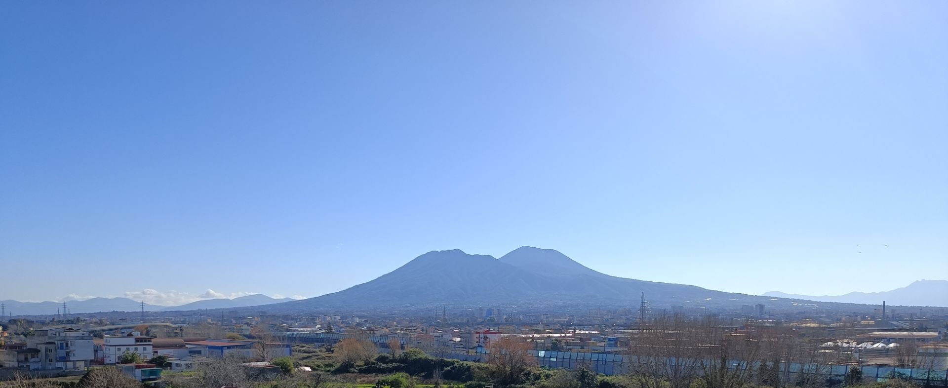 Luminoso Arieggiato quarto piano senza ascensore vista Vesuvio