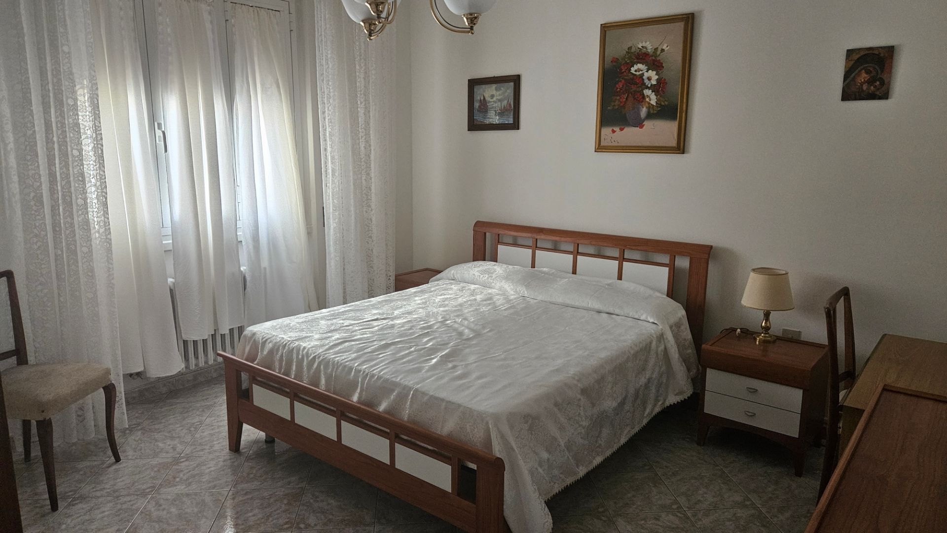 Camera singola ampia e luminosa