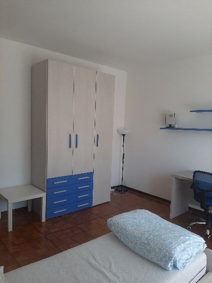 Singola con balcone e comfort in più
