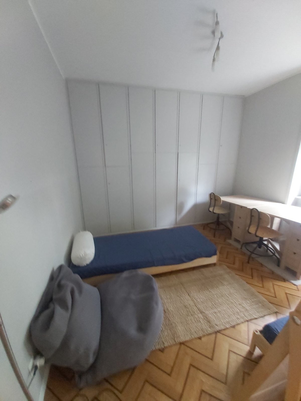 Spacious double room with air conditioning.