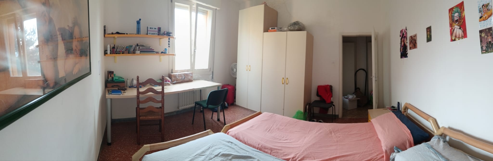 Stanza doppia luminosa e accogliente