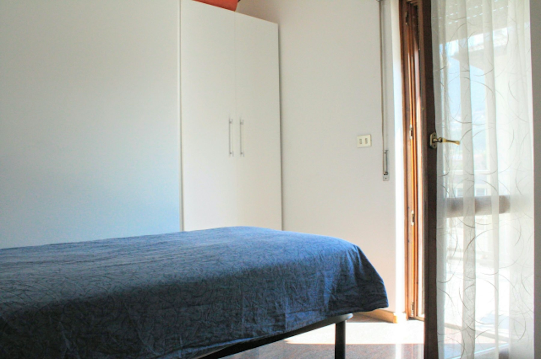 Singola in grande appartamento su due piani