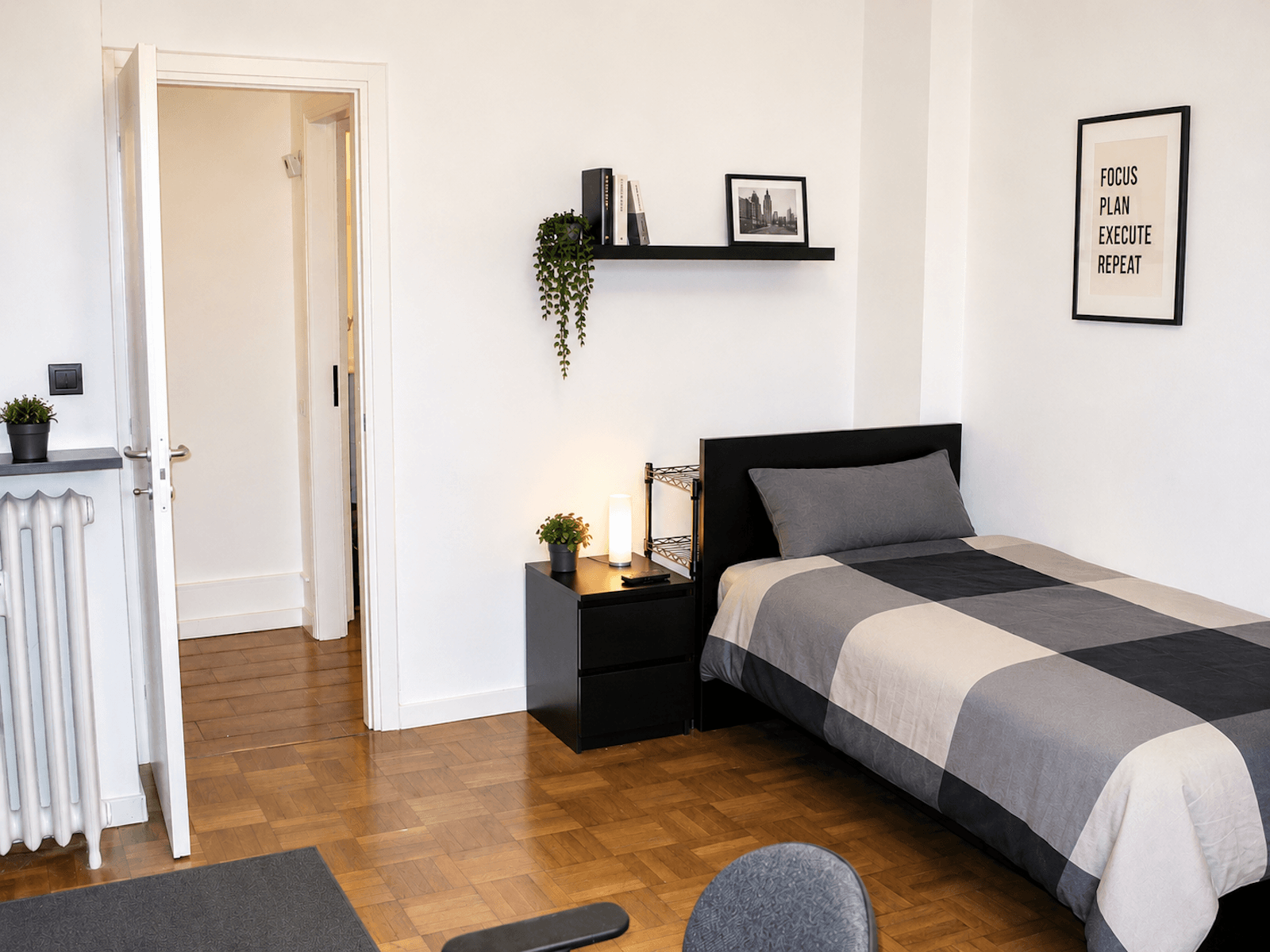 Lovely Single Room with Private Balcony!