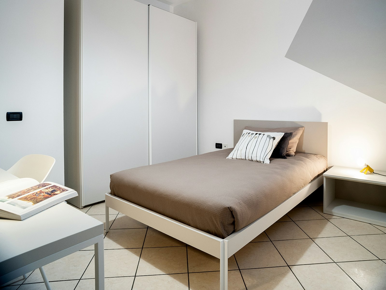 Singola Comfort -12 mq di Stile nel Cuore di PHO.ROOM Apartment!