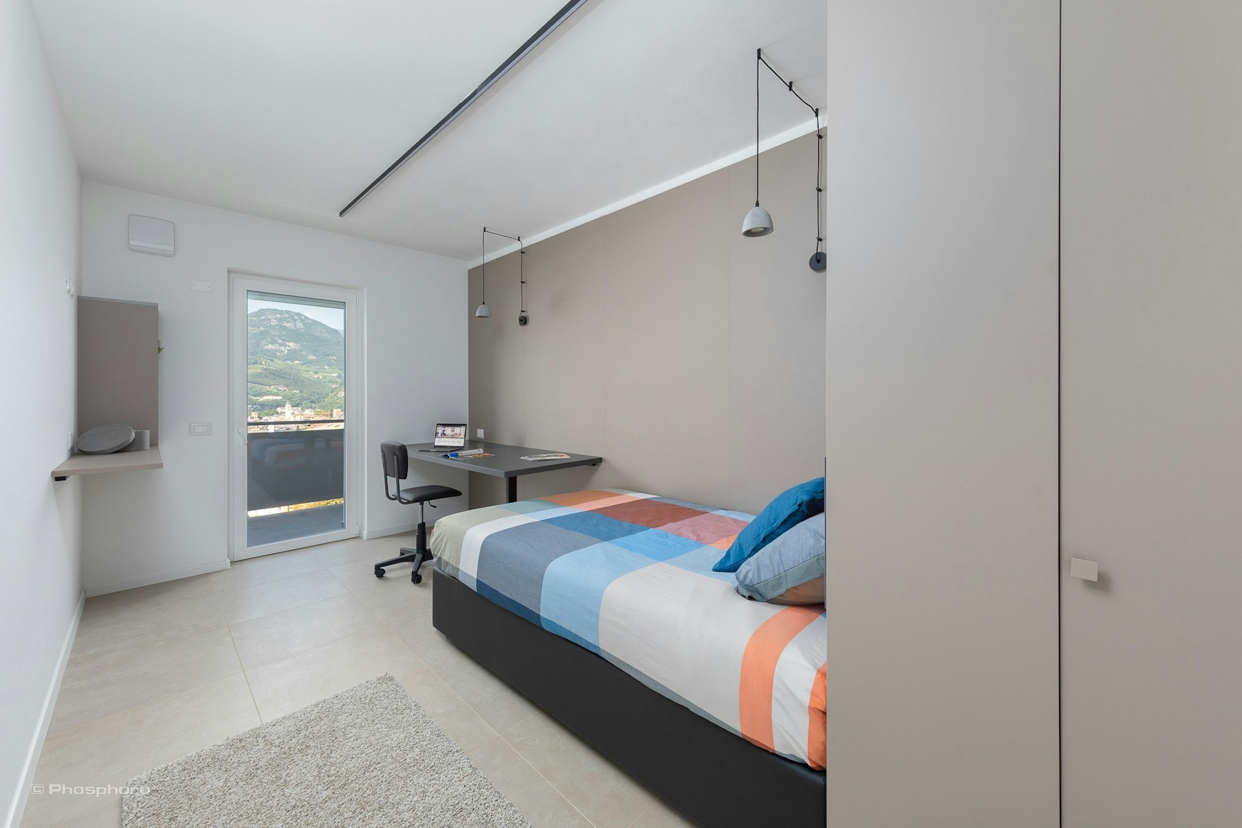 Bellissima singola con cabina armadio, balcone e vista mozzafiato