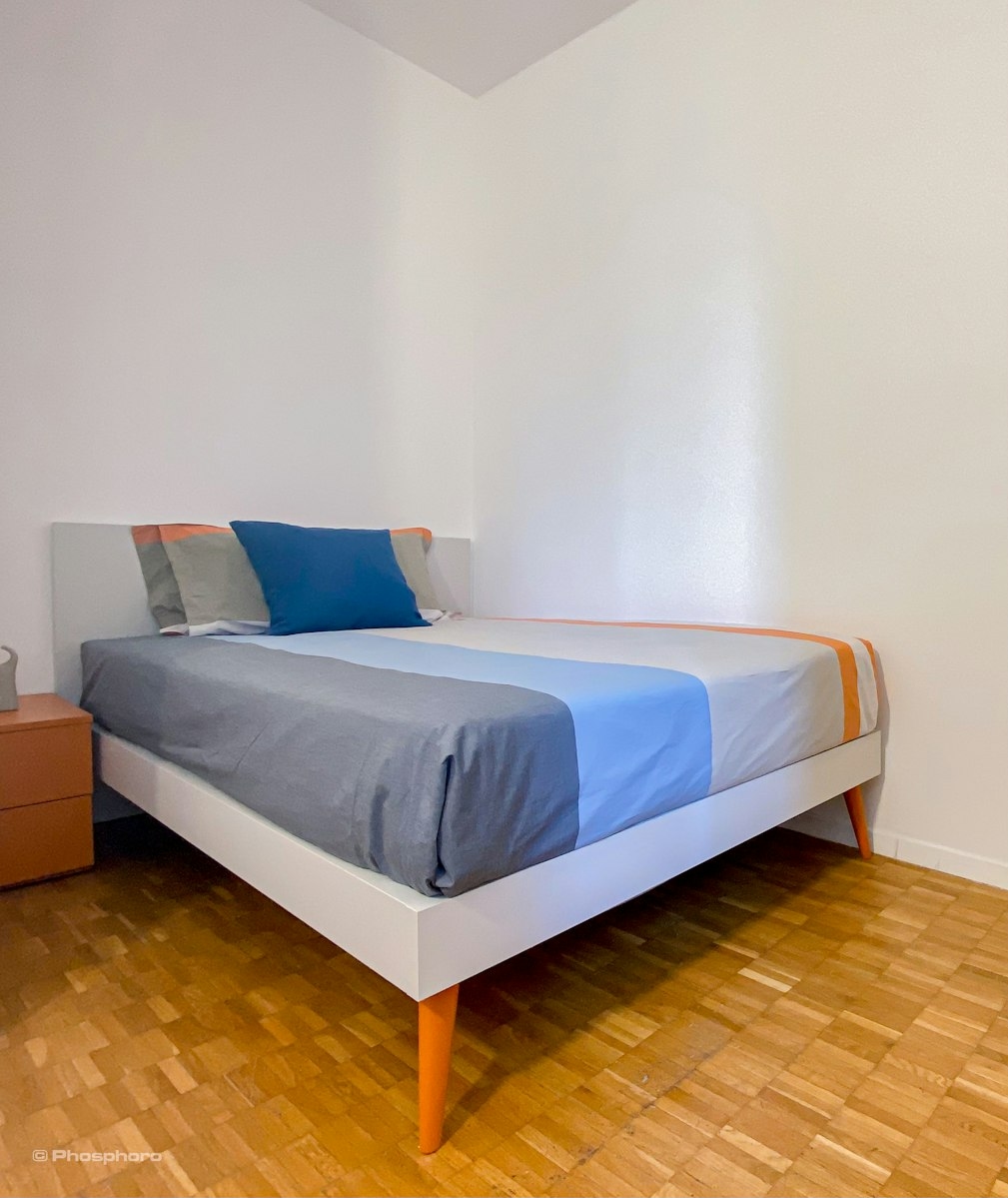 Bella camera con letto ad una piazza e mezzo e armadio molto spazioso