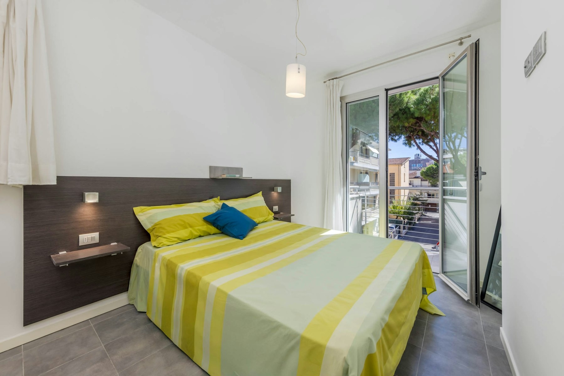 Stanza Luminosa Con Bagno Esclusivo