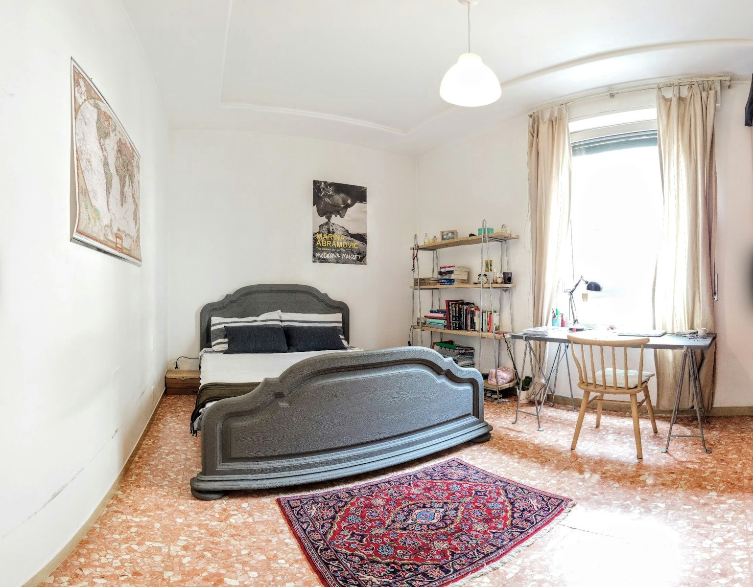 Spaziosa singola in appartamento da tre