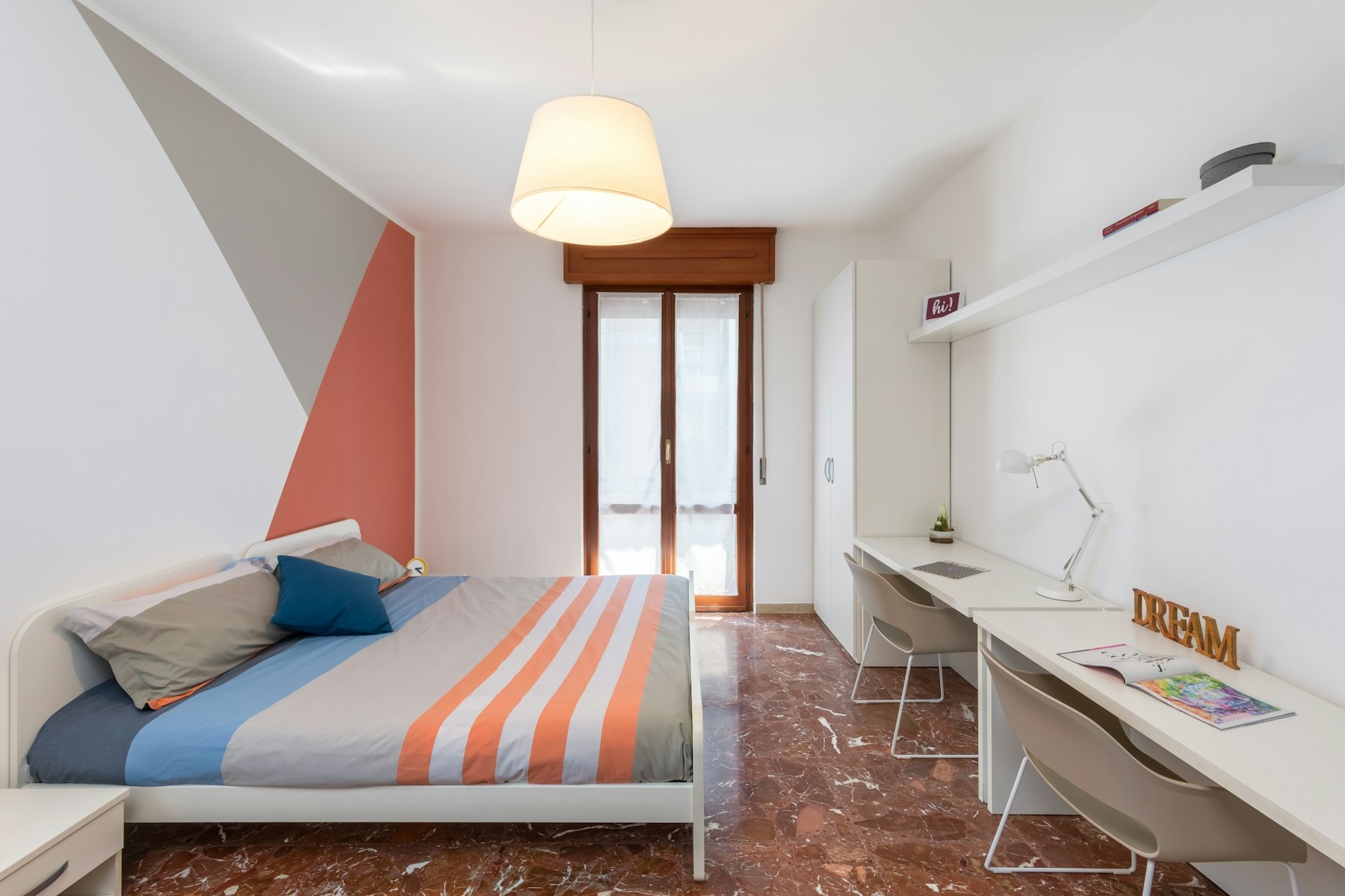 Grande stanza con balcone e bagno privato